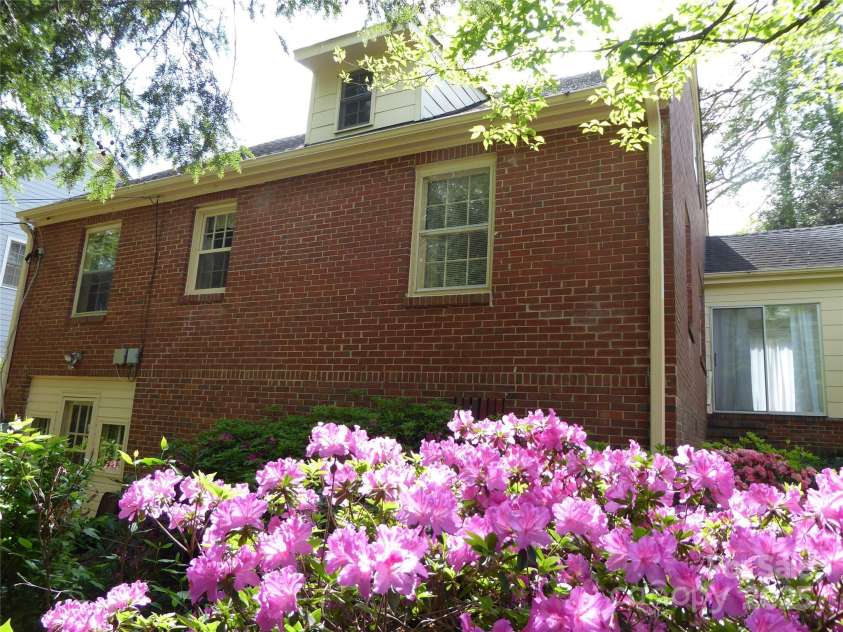 2815 Glendale Road, Charlotte, NC 28209.  MLS# CAR4234414, YatesRealty ID 13694. 