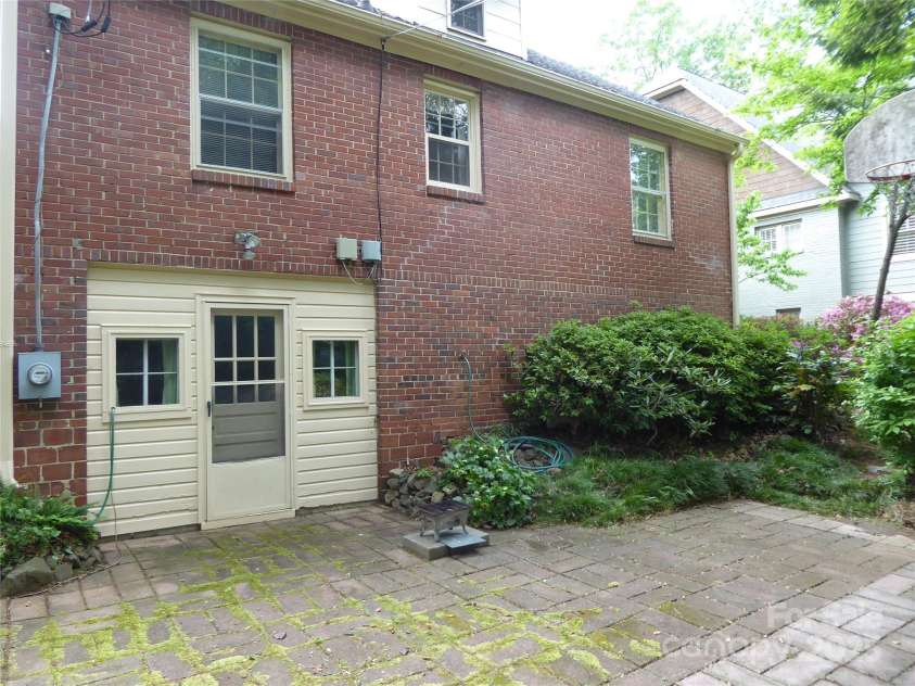 2815 Glendale Road, Charlotte, NC 28209.  MLS# CAR4234414, YatesRealty ID 13694. 