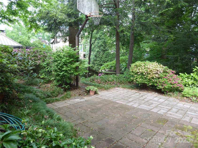 2815 Glendale Road, Charlotte, NC 28209.  MLS# CAR4234414, YatesRealty ID 13694. 
