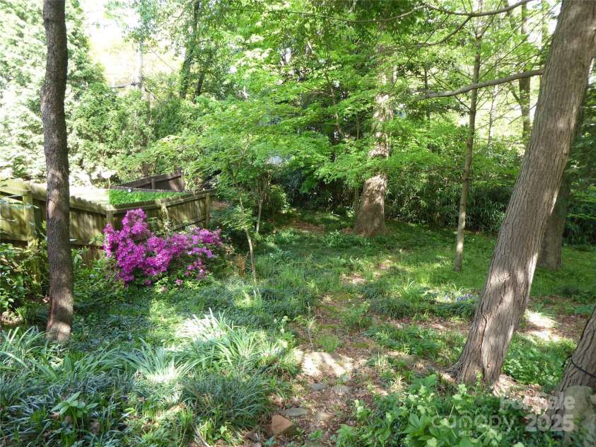 2815 Glendale Road, Charlotte, NC 28209.  MLS# CAR4234414, YatesRealty ID 13694. 
