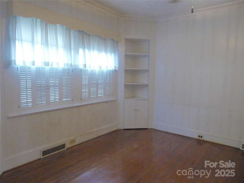 2815 Glendale Road, Charlotte, NC 28209.  MLS# CAR4234414, YatesRealty ID 13694. Office / Flex Room