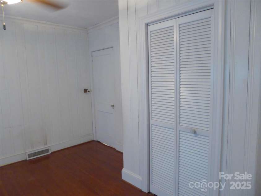 2815 Glendale Road, Charlotte, NC 28209.  MLS# CAR4234414, YatesRealty ID 13694. Office / Flex Room