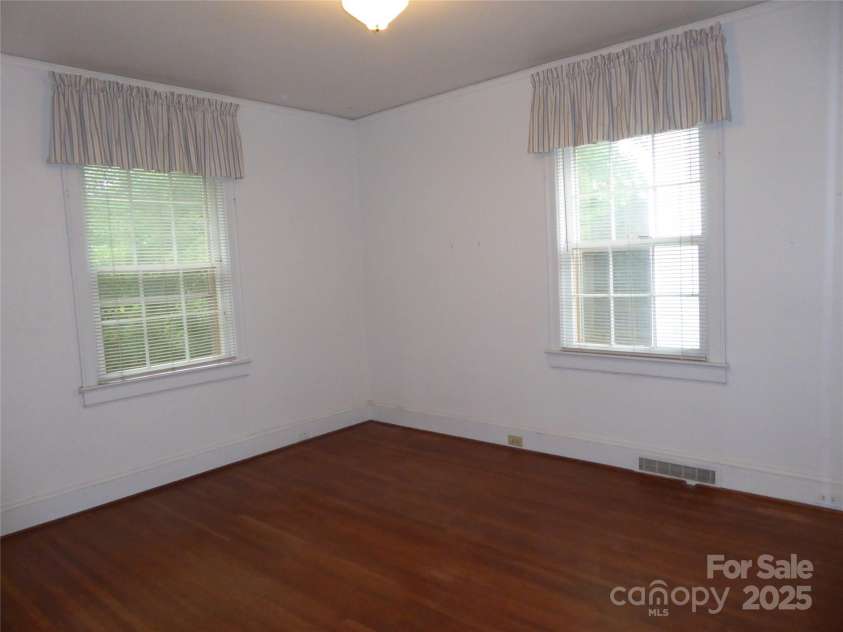 2815 Glendale Road, Charlotte, NC 28209.  MLS# CAR4234414, YatesRealty ID 13694. Primary Bedroom on the main floor