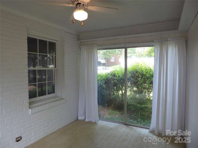 2815 Glendale Road, Charlotte, NC 28209.  MLS# CAR4234414, YatesRealty ID 13694. Sunroom
