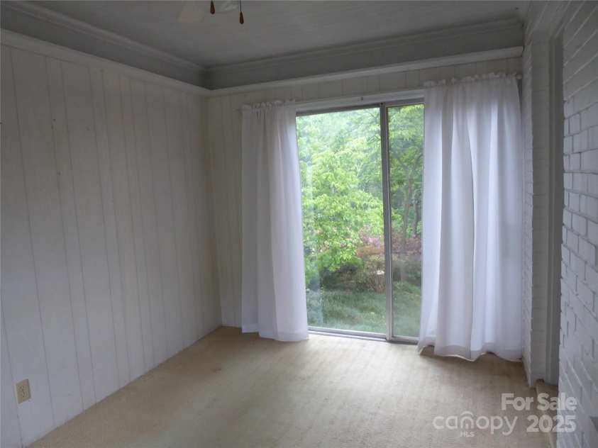 2815 Glendale Road, Charlotte, NC 28209.  MLS# CAR4234414, YatesRealty ID 13694. Sunroom