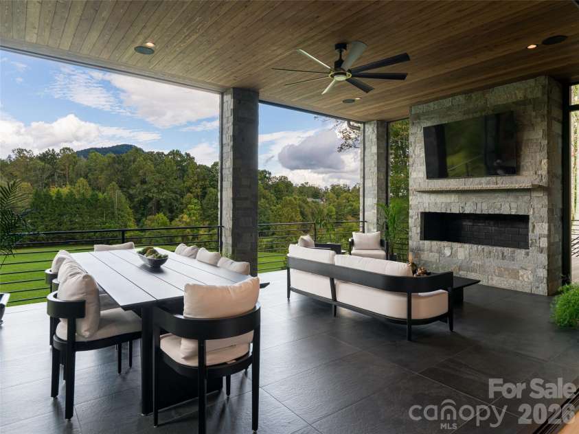 39 Bear Flower Trail, Arden, NC 28704.  MLS# CAR4369914, YatesRealty ID 13694. 
