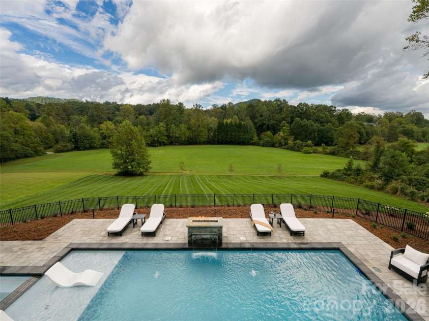 39 Bear Flower Trail, Arden, NC 28704.  MLS# CAR4369914, YatesRealty ID 13694. 