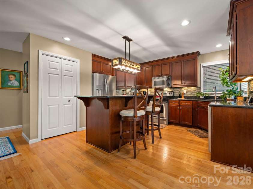 117 Eagles Crest Way, Lake Lure, NC 28746.  MLS# CAR4334986, YatesRealty ID 13695. 