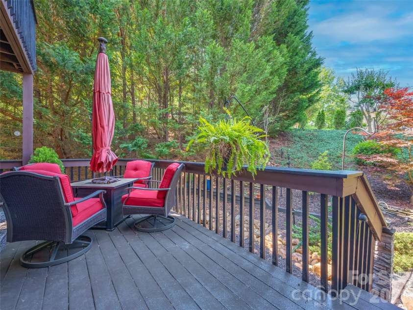 117 Eagles Crest Way, Lake Lure, NC 28746.  MLS# CAR4334986, YatesRealty ID 13695. 