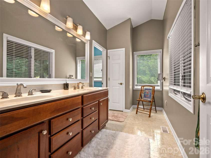 117 Eagles Crest Way, Lake Lure, NC 28746.  MLS# CAR4334986, YatesRealty ID 13695. 