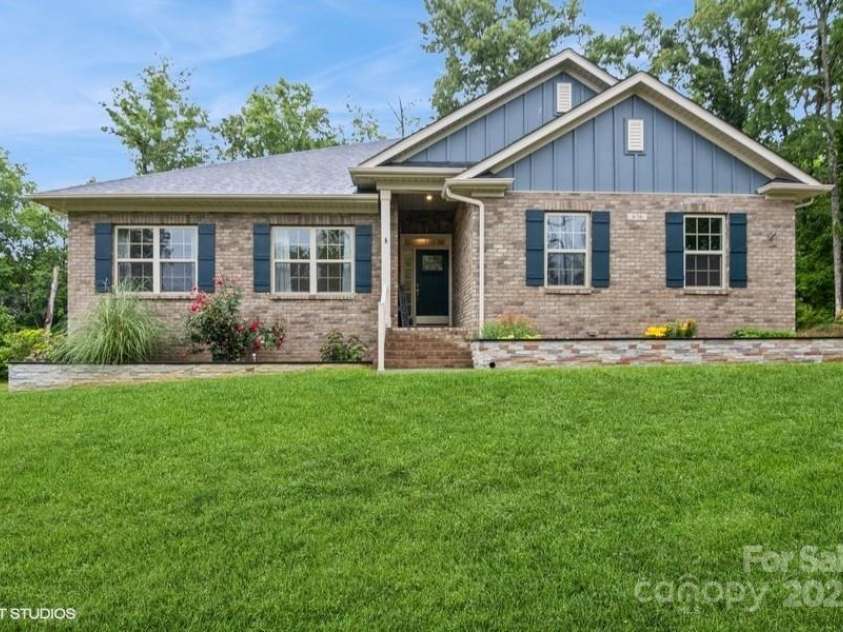 876 Hardin Street, Lancaster, SC 29720.  MLS# CAR4250525, YatesRealty ID 13696. 