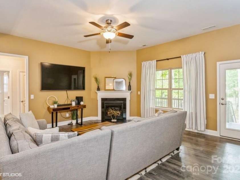 876 Hardin Street, Lancaster, SC 29720.  MLS# CAR4250525, YatesRealty ID 13696. 