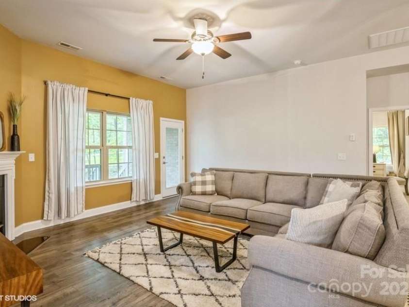 876 Hardin Street, Lancaster, SC 29720.  MLS# CAR4250525, YatesRealty ID 13696. 