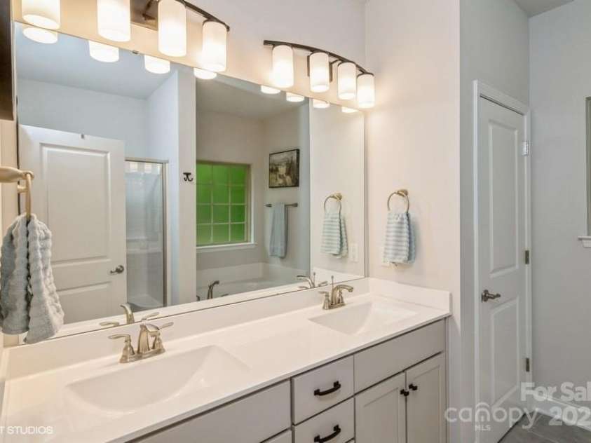 876 Hardin Street, Lancaster, SC 29720.  MLS# CAR4250525, YatesRealty ID 13696. 