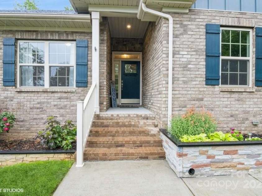 876 Hardin Street, Lancaster, SC 29720.  MLS# CAR4250525, YatesRealty ID 13696. 