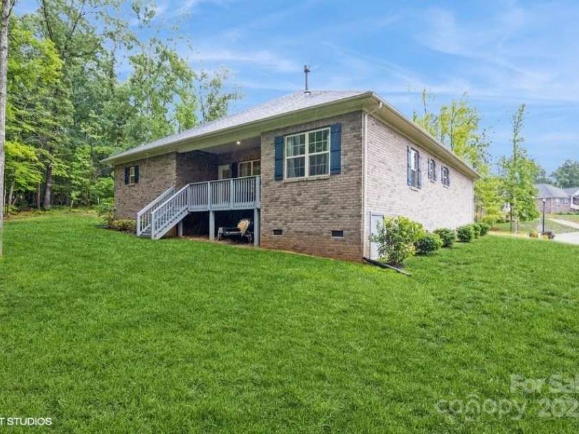 876 Hardin Street, Lancaster, SC 29720.  MLS# CAR4250525, YatesRealty ID 13696. 