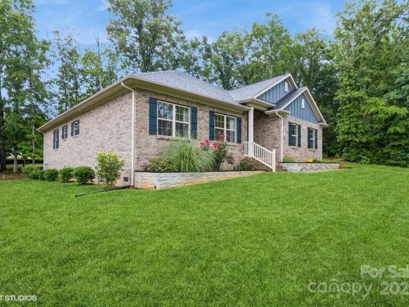 876 Hardin Street, Lancaster, SC 29720.  MLS# CAR4250525, YatesRealty ID 13696. 