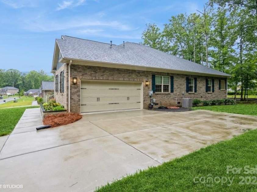 876 Hardin Street, Lancaster, SC 29720.  MLS# CAR4250525, YatesRealty ID 13696. 