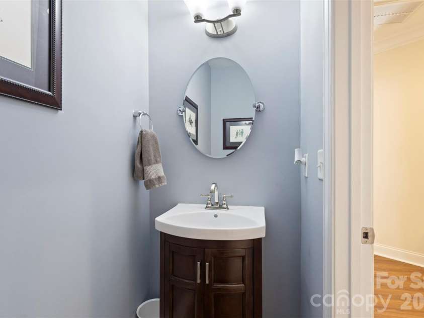 2493 Shanklin Lane, Denver, NC 28037.  MLS# CAR4367012, YatesRealty ID 13698. Main level half bath 