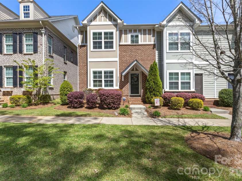 2493 Shanklin Lane, Denver, NC 28037.  MLS# CAR4367012, YatesRealty ID 13698. Step inside to this 3 bed and 3.5 bath townhome