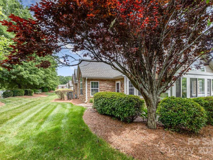 9013 Trellis Pointe Boulevard, Charlotte, NC 28227.  MLS# CAR4254997, YatesRealty ID 13699. 