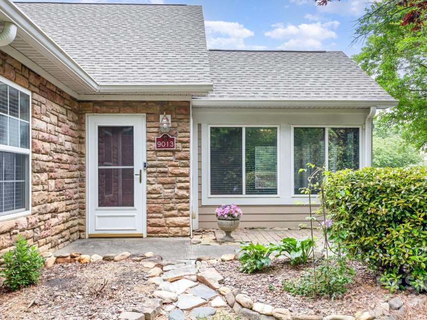9013 Trellis Pointe Boulevard, Charlotte, NC 28227.  MLS# CAR4254997, YatesRealty ID 13699. 