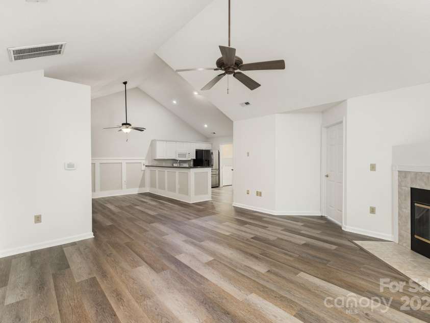 9013 Trellis Pointe Boulevard, Charlotte, NC 28227.  MLS# CAR4254997, YatesRealty ID 13699. 