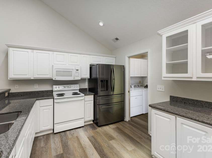9013 Trellis Pointe Boulevard, Charlotte, NC 28227.  MLS# CAR4254997, YatesRealty ID 13699. 