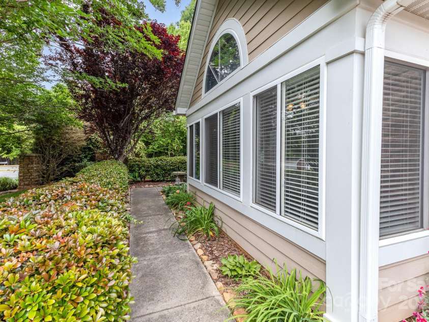 9013 Trellis Pointe Boulevard, Charlotte, NC 28227.  MLS# CAR4254997, YatesRealty ID 13699. 