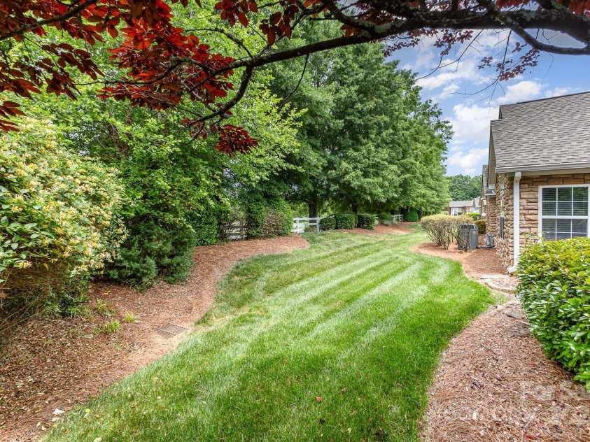 9013 Trellis Pointe Boulevard, Charlotte, NC 28227.  MLS# CAR4254997, YatesRealty ID 13699. 
