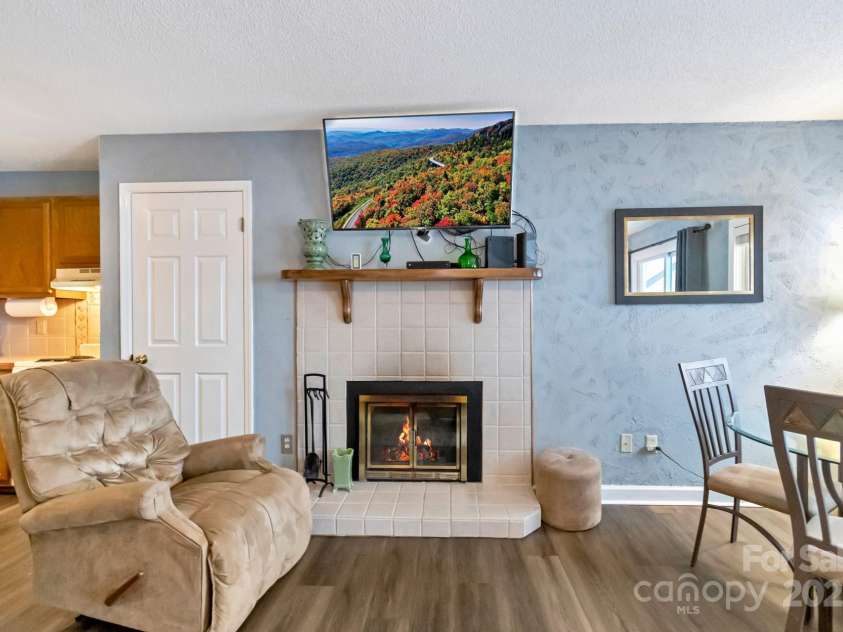 301 Pinnacle Inn Road, Beech Mountain, NC 28604.  MLS# CAR4210516, YatesRealty ID 137. 