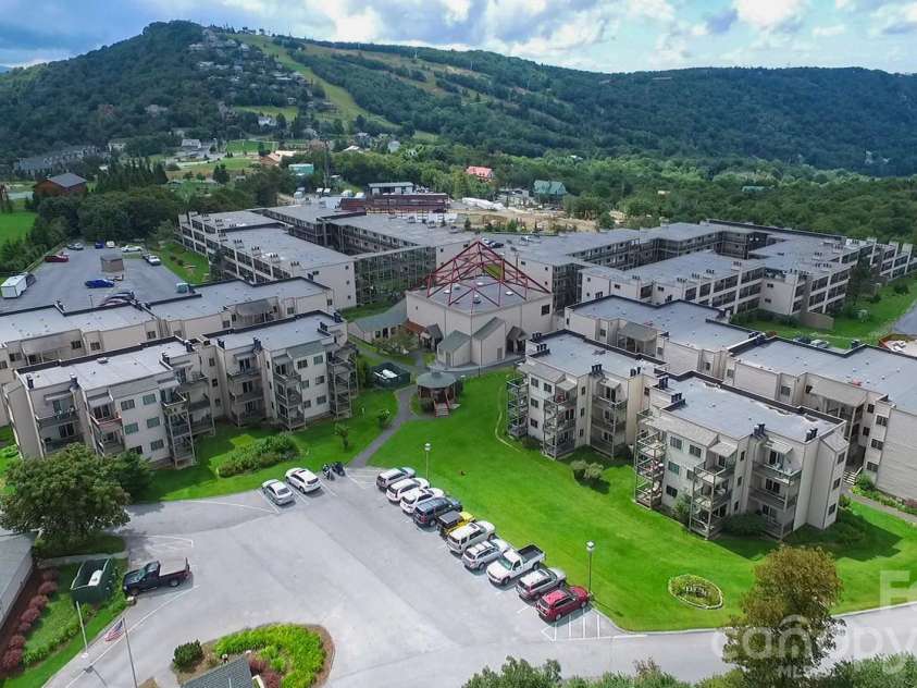 301 Pinnacle Inn Road, Beech Mountain, NC 28604.  MLS# CAR4210516, YatesRealty ID 137. 