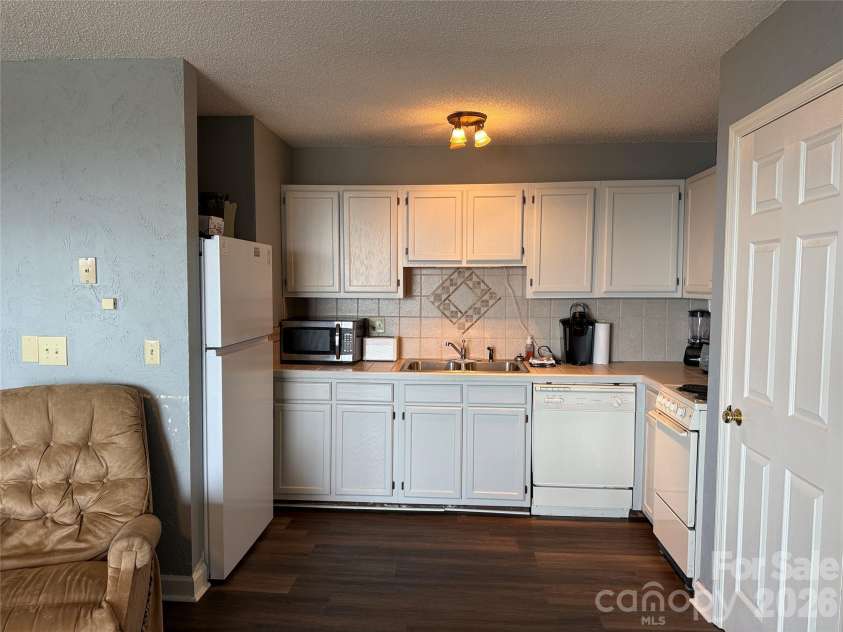301 Pinnacle Inn Road, Beech Mountain, NC 28604.  MLS# CAR4210516, YatesRealty ID 137. 