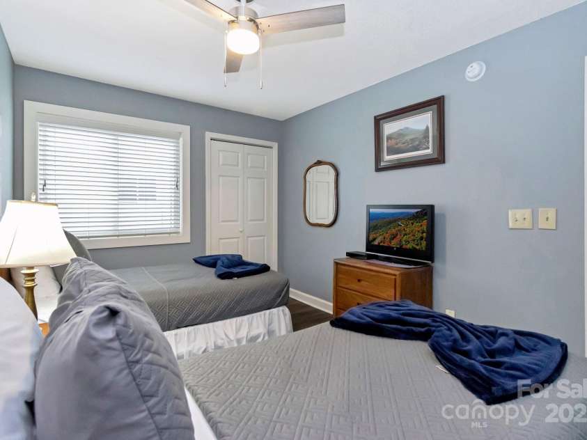 301 Pinnacle Inn Road, Beech Mountain, NC 28604.  MLS# CAR4210516, YatesRealty ID 137. Guest Bedroom