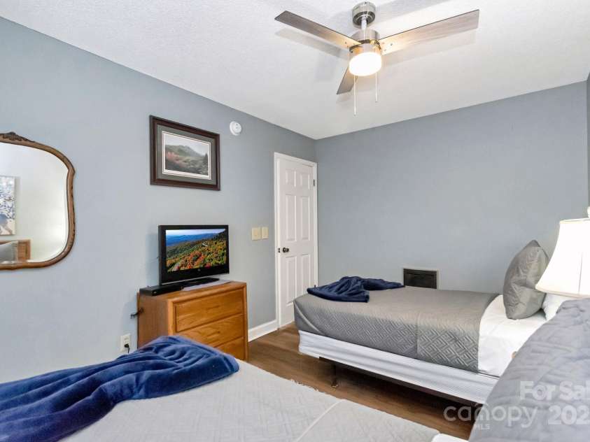 301 Pinnacle Inn Road, Beech Mountain, NC 28604.  MLS# CAR4210516, YatesRealty ID 137. Guest Bedroom