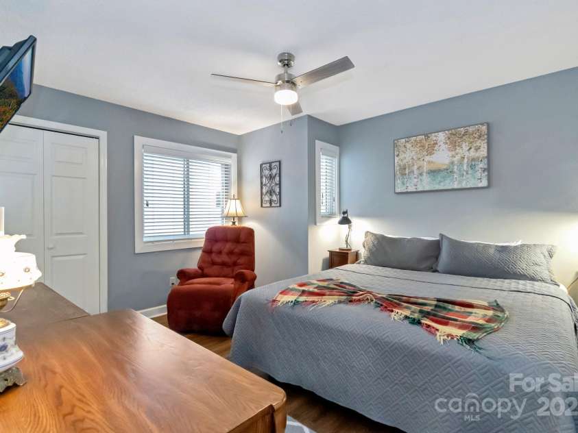 301 Pinnacle Inn Road, Beech Mountain, NC 28604.  MLS# CAR4210516, YatesRealty ID 137. Primary Bedroom