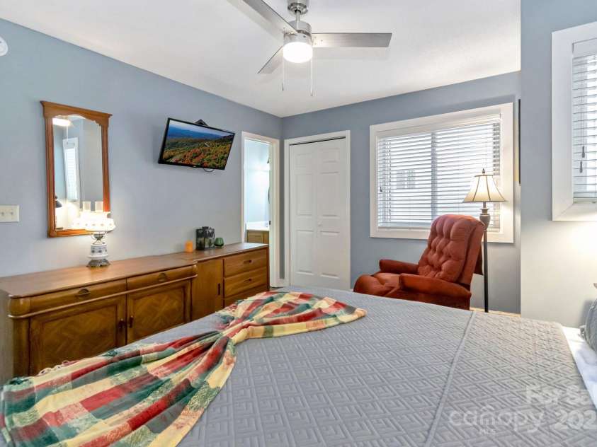 301 Pinnacle Inn Road, Beech Mountain, NC 28604.  MLS# CAR4210516, YatesRealty ID 137. Primary Bedroom