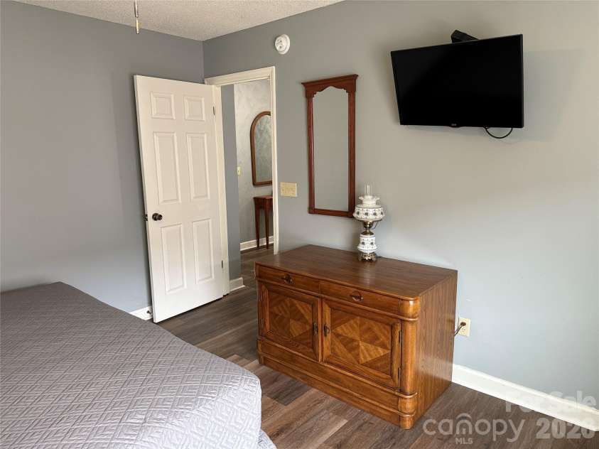 301 Pinnacle Inn Road, Beech Mountain, NC 28604.  MLS# CAR4210516, YatesRealty ID 137. Primary Bedroom with Ensuite Bathroom