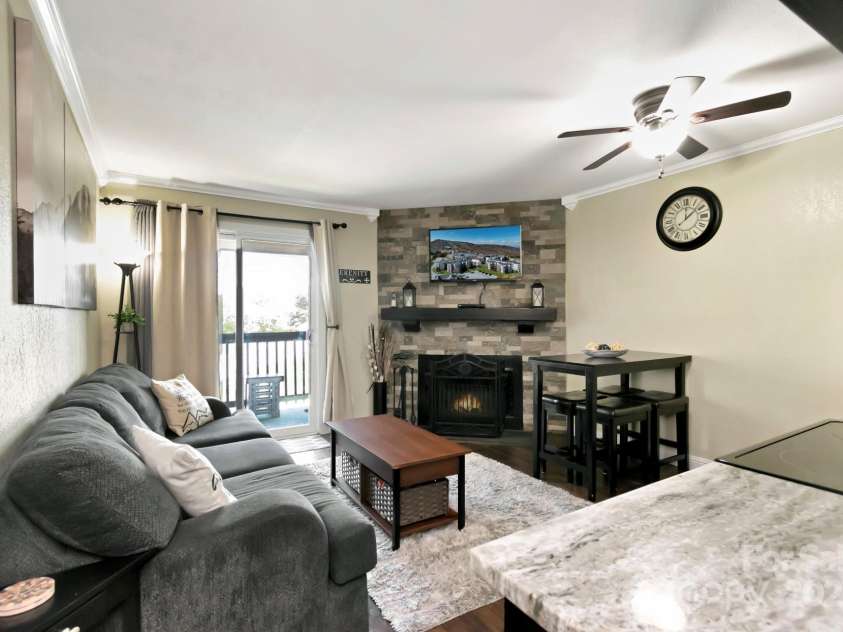 301 Pinnacle Inn Road, Beech Mountain, NC 28604.  MLS# CAR4275271, YatesRealty ID 137. 