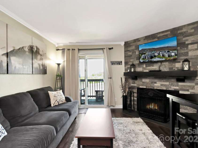 301 Pinnacle Inn Road, Beech Mountain, NC 28604.  MLS# CAR4275271, YatesRealty ID 137. 
