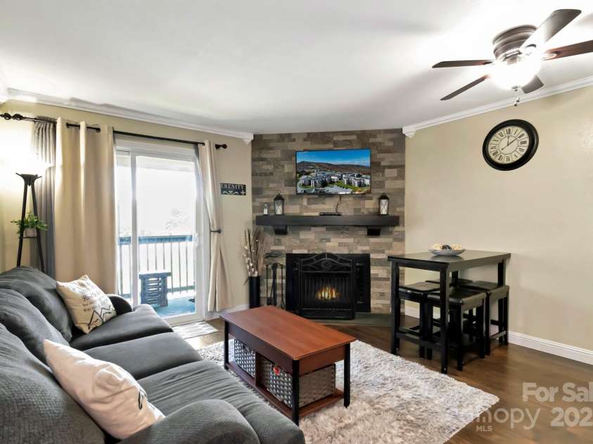 301 Pinnacle Inn Road, Beech Mountain, NC 28604.  MLS# CAR4275271, YatesRealty ID 137. 