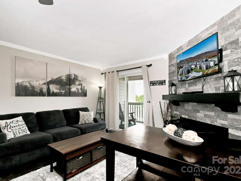 301 Pinnacle Inn Road, Beech Mountain, NC 28604.  MLS# CAR4275271, YatesRealty ID 137. 