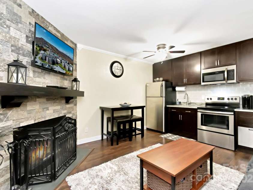 301 Pinnacle Inn Road, Beech Mountain, NC 28604.  MLS# CAR4275271, YatesRealty ID 137. 