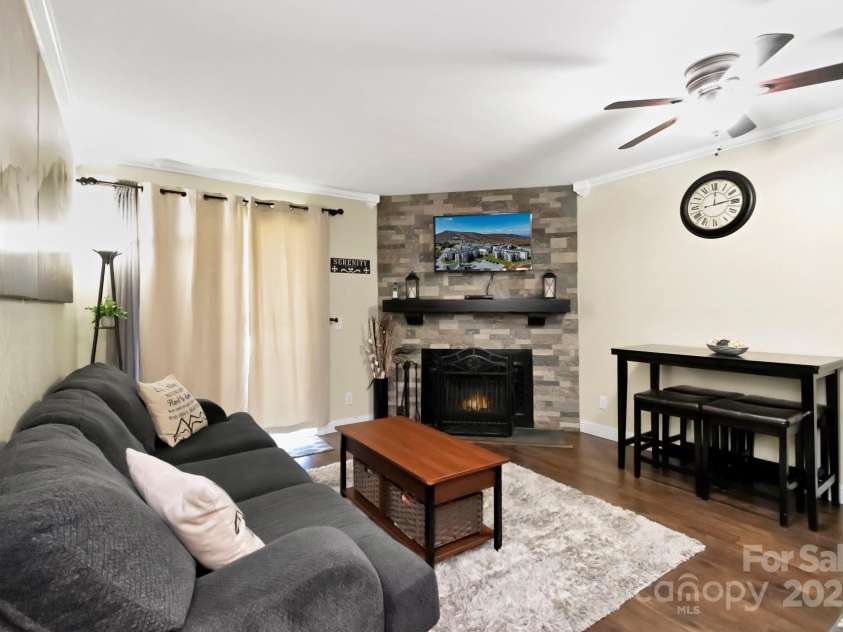 301 Pinnacle Inn Road, Beech Mountain, NC 28604.  MLS# CAR4275271, YatesRealty ID 137. 