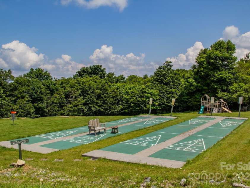 301 Pinnacle Inn Road, Beech Mountain, NC 28604.  MLS# CAR4275271, YatesRealty ID 137. 