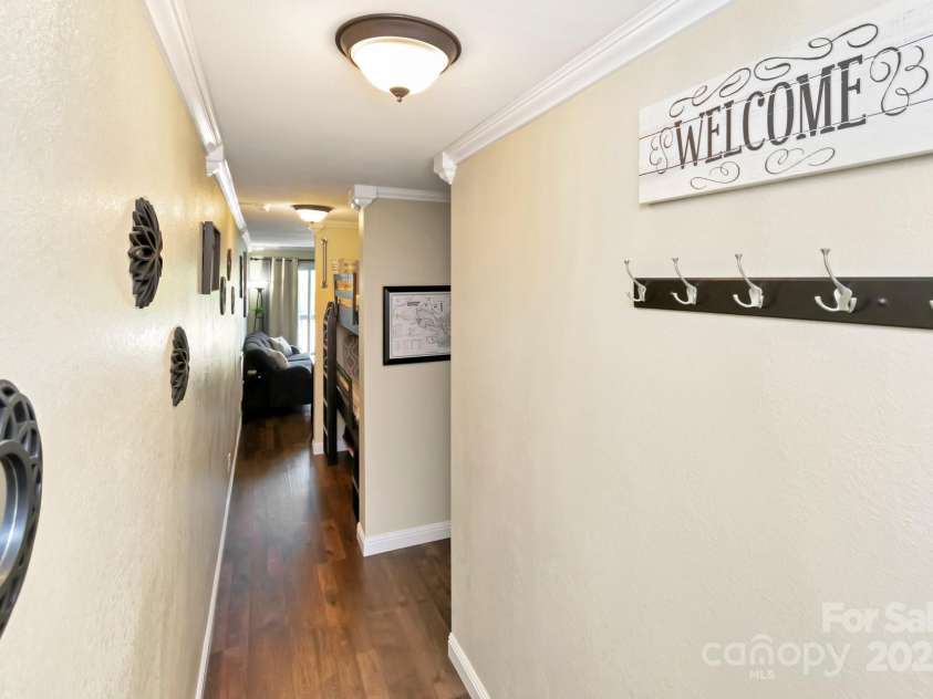 301 Pinnacle Inn Road, Beech Mountain, NC 28604.  MLS# CAR4275271, YatesRealty ID 137. Entry Hallway