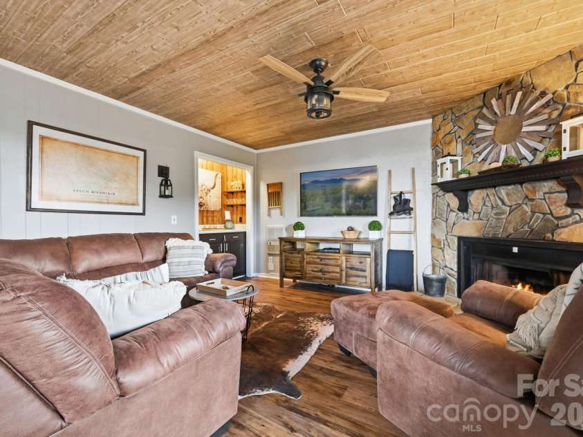 301 Pinnacle Inn Road, Beech Mountain, NC 28604.  MLS# CAR4437178, YatesRealty ID 137. 