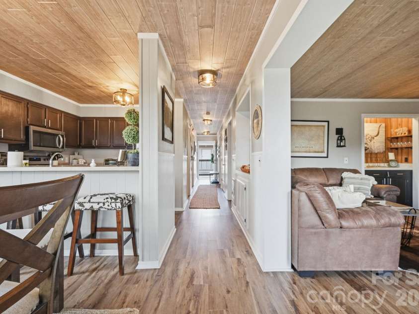 301 Pinnacle Inn Road, Beech Mountain, NC 28604.  MLS# CAR4437178, YatesRealty ID 137. 