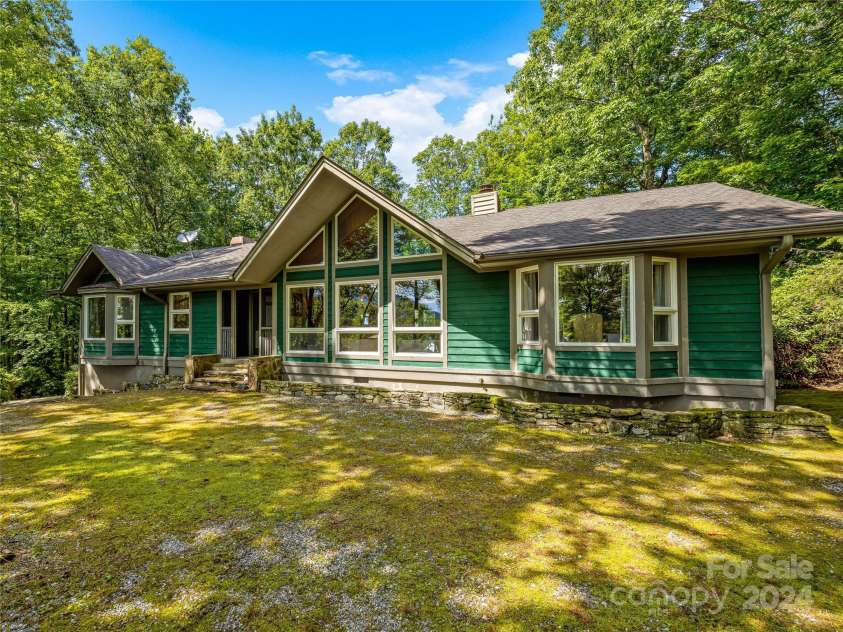 796 Hawk Mountain Road, Lake Toxaway, NC 28747.  MLS# CAR4158515, YatesRealty ID 137. 