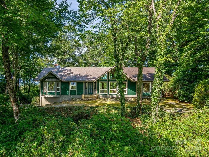 796 Hawk Mountain Road, Lake Toxaway, NC 28747.  MLS# CAR4158515, YatesRealty ID 137. 